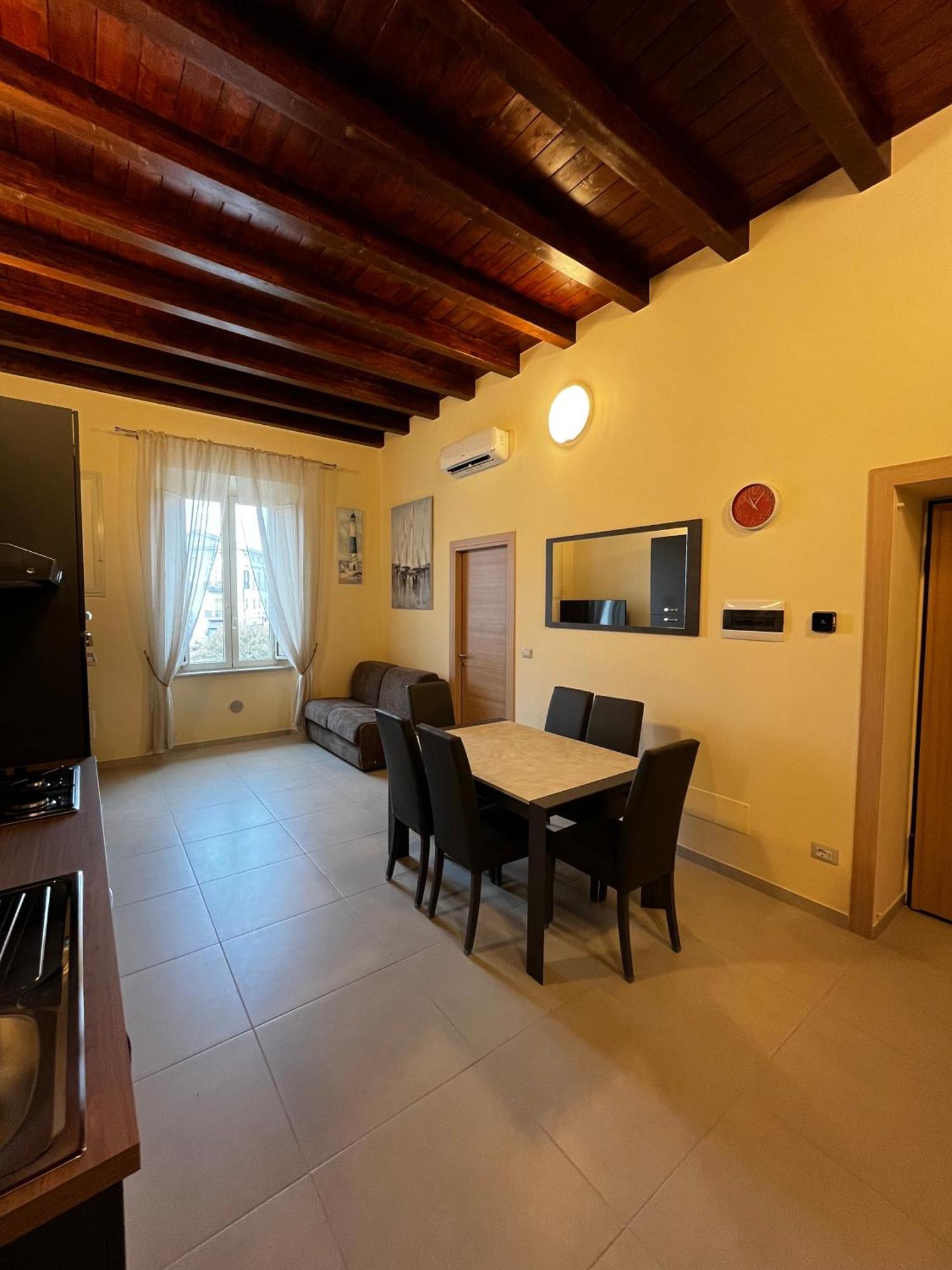 In Centro Rooms And Apartments Isola di Liri Экстерьер фото